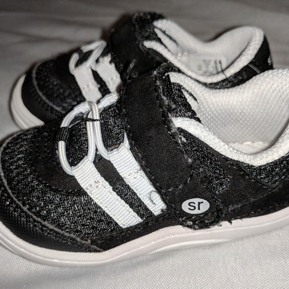 Black n white stride rites size 4c